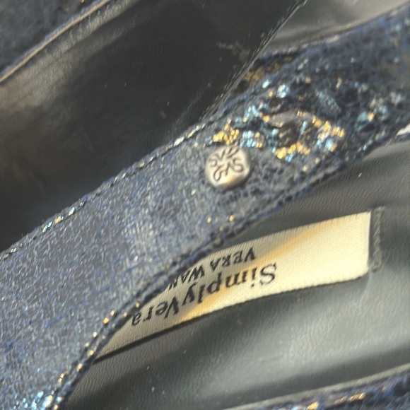 Simply Vera Wang high heels. Navy blue patent leather. Size 9 1/2. 5 1/2 heels.‌ - Picture 6 of 9